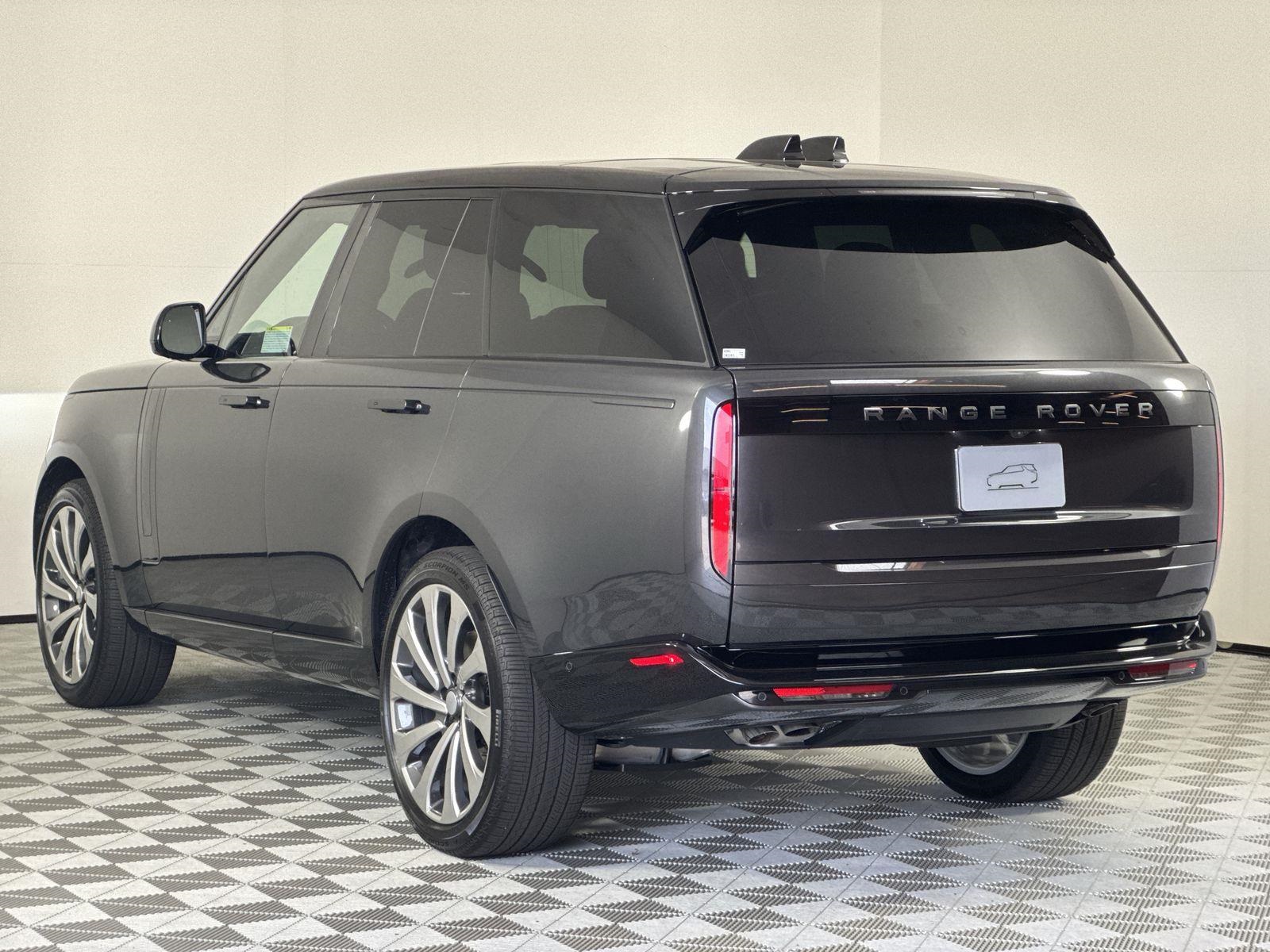 2025 Land Rover Range Rover SE photo 3