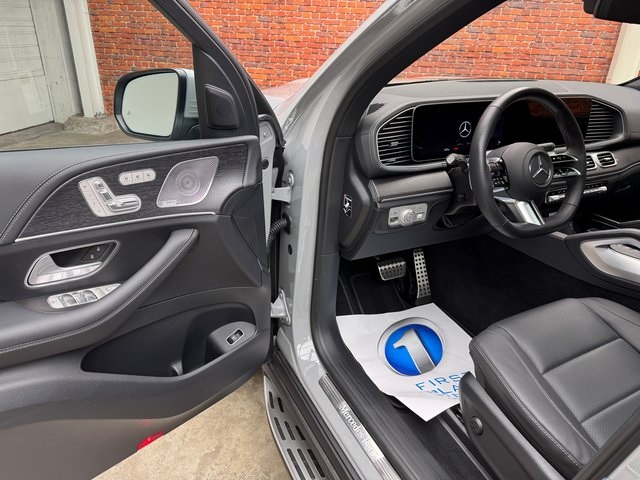2025 Mercedes Benz GLS 450 4MATIC photo 8