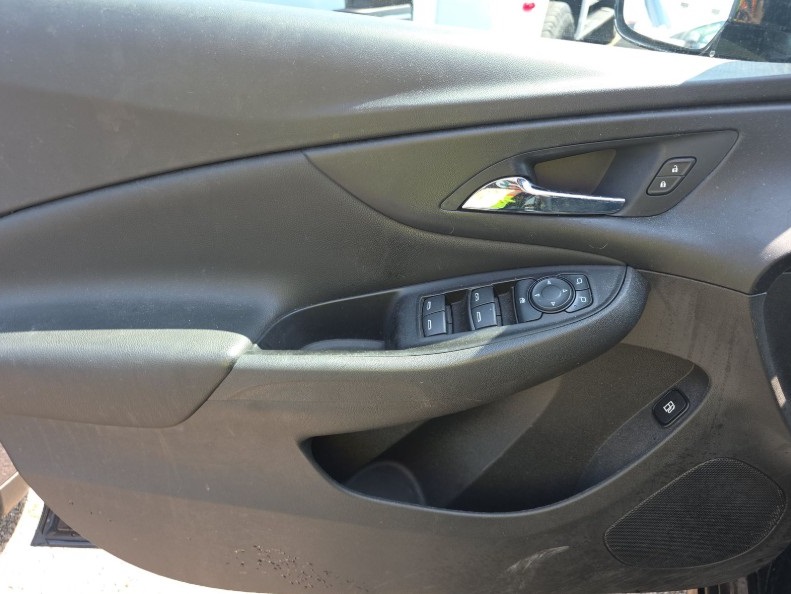 2017 Chevrolet Volt LT photo 13