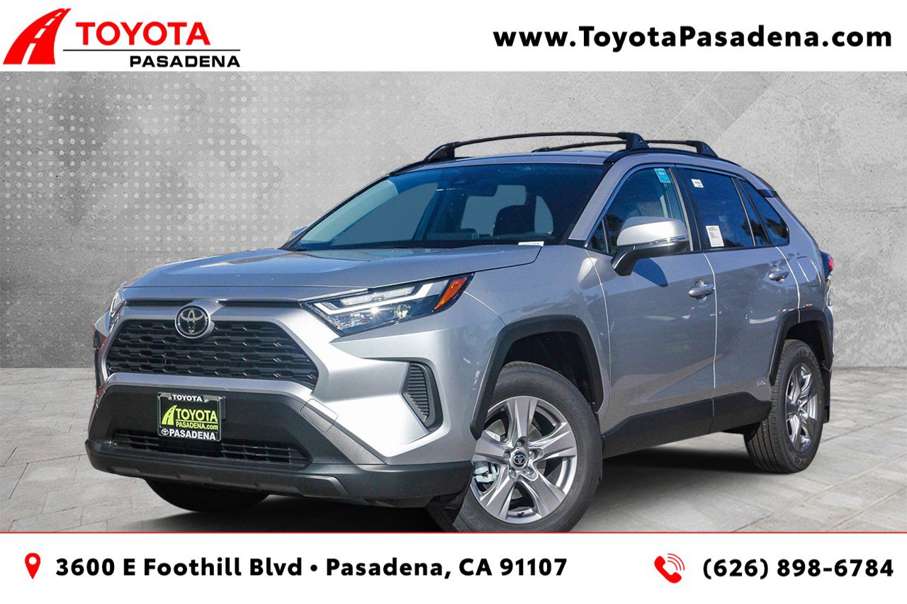 2025 Toyota RAV4 LE's photo