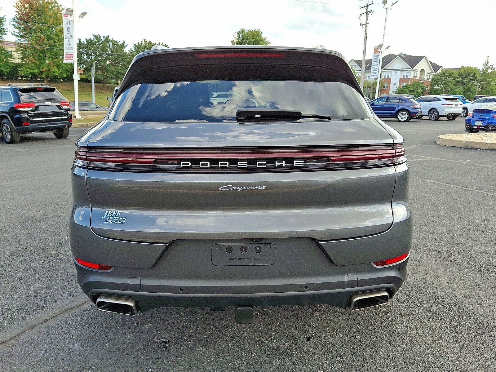 2024 Porsche Cayenne Base photo 3