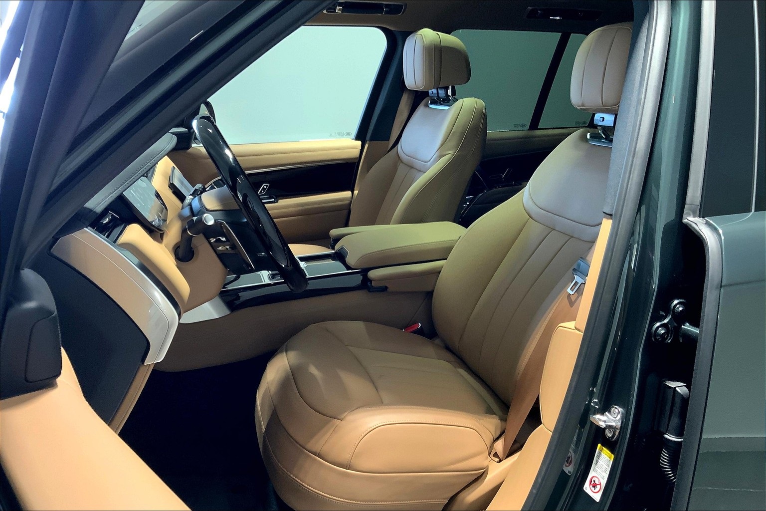 2025 Land Rover Range Rover SE photo 7