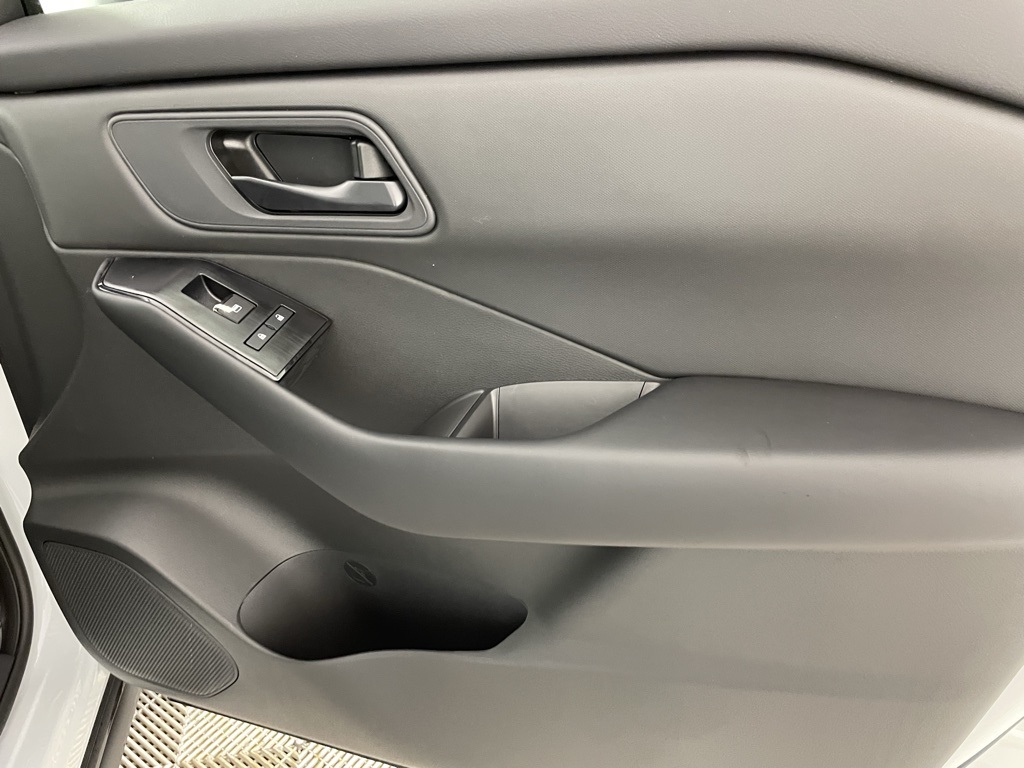 2025 Nissan Rogue S photo 39