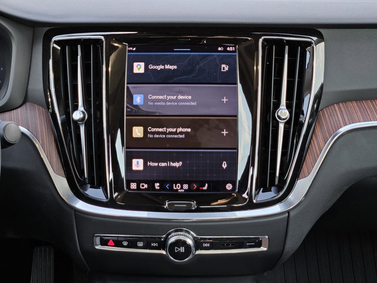 2024 Volvo S60 B5 AWD Plus photo 32