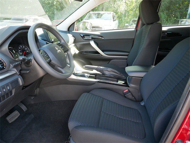 2025 Mitsubishi Eclipse Cross LE photo 3