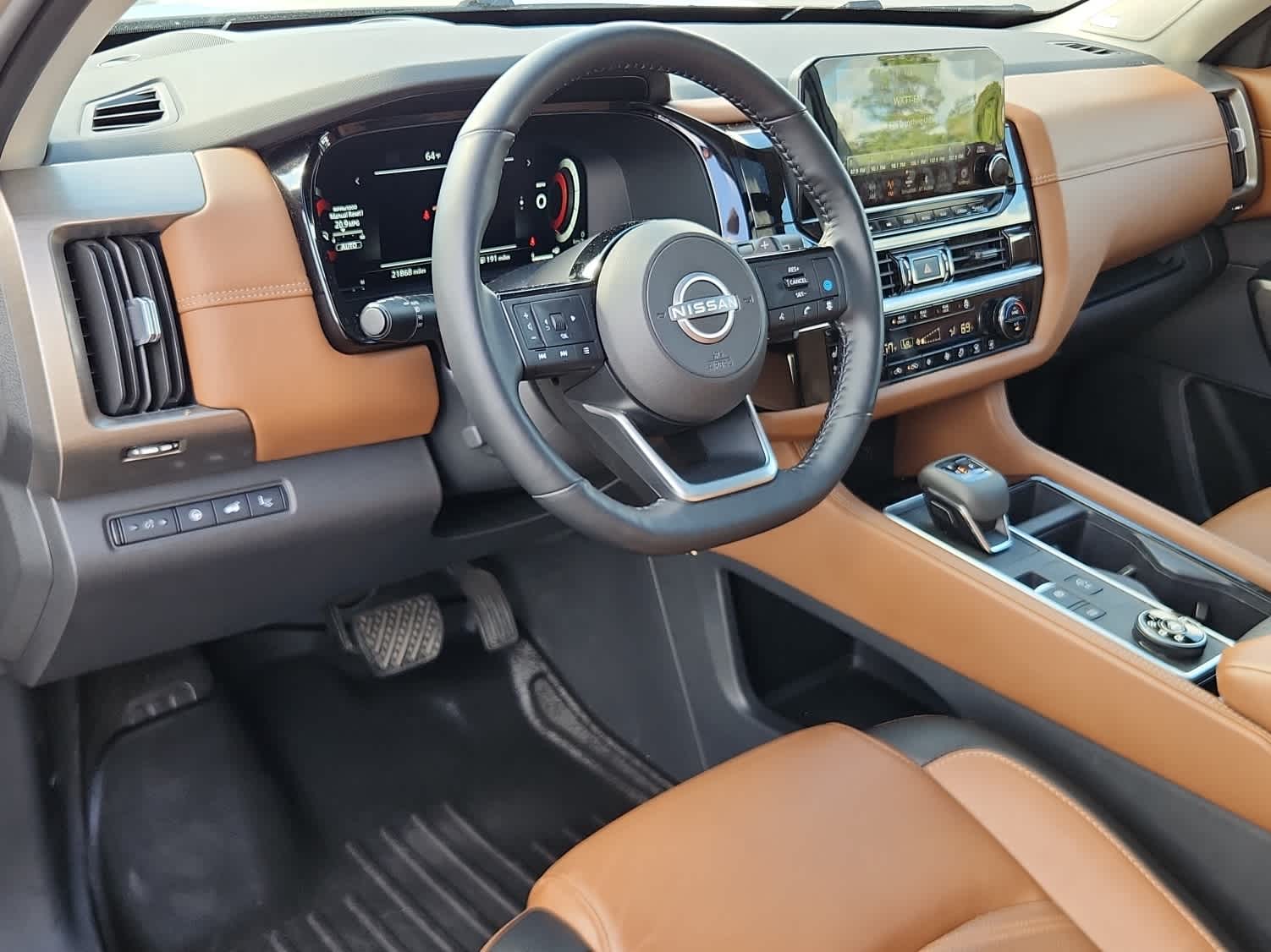 2024 Nissan Pathfinder Platinum photo 12