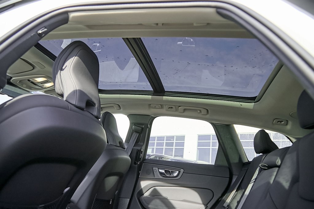 2026 VOLVO XC60 - Image 21