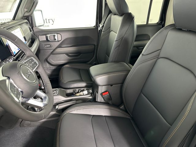 2025 Jeep Wrangler Sahara photo 19