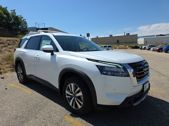 2025 Nissan Pathfinder SL photo 3