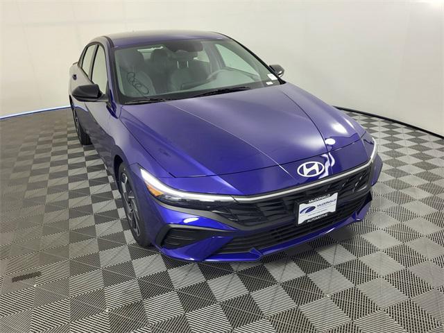 2025 Hyundai Elantra SEL Sport photo 3