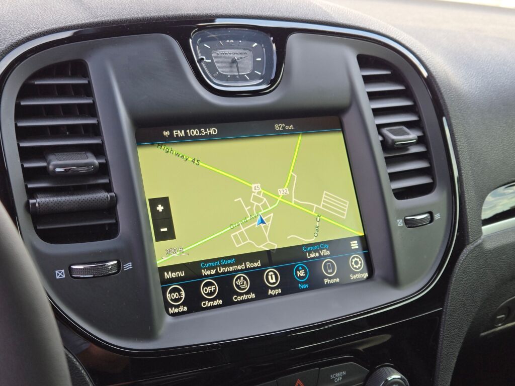 2023 Chrysler 300 photo 27