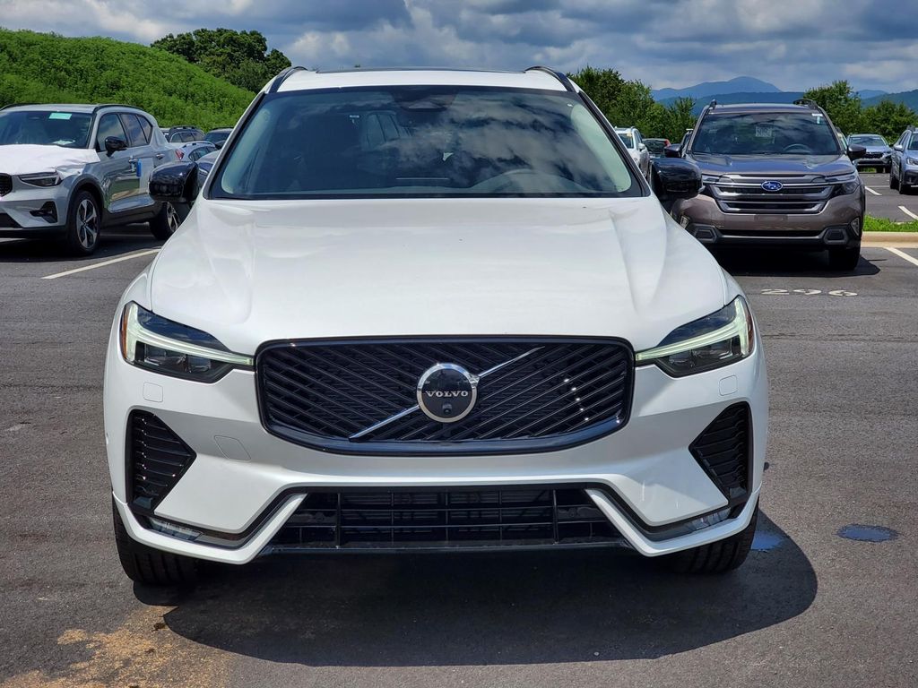 2026 Volvo XC60 B5 Plus photo 19