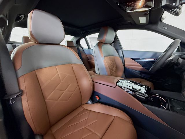 2026 Bmw 550e xDrive photo 27