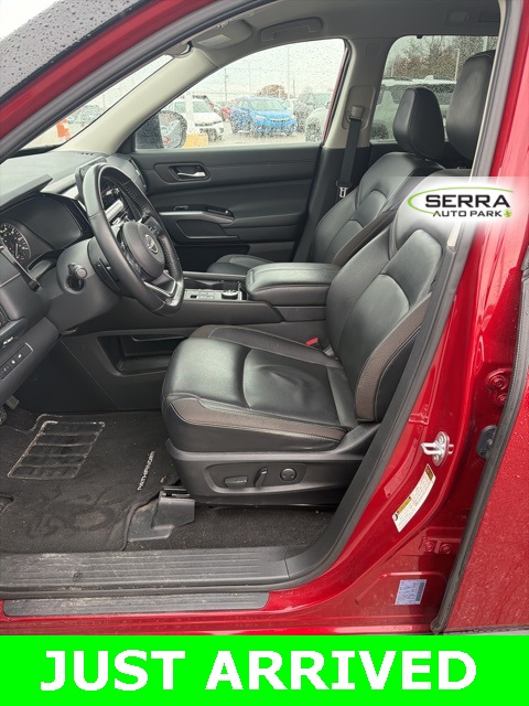 2023 Nissan Pathfinder SL photo 4