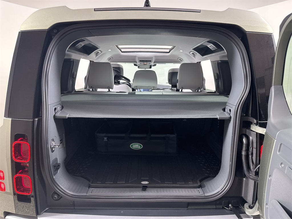 2025 Land Rover Defender 110 S photo 20