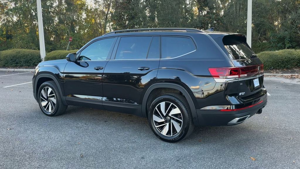 2026 Volkswagen Atlas SE photo 3