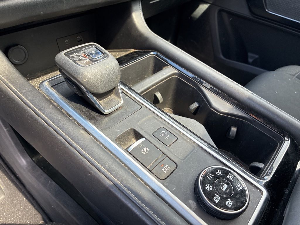 2022 Nissan Pathfinder SV photo 11