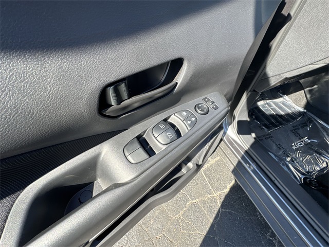 2025 Nissan Kicks Play S photo 2
