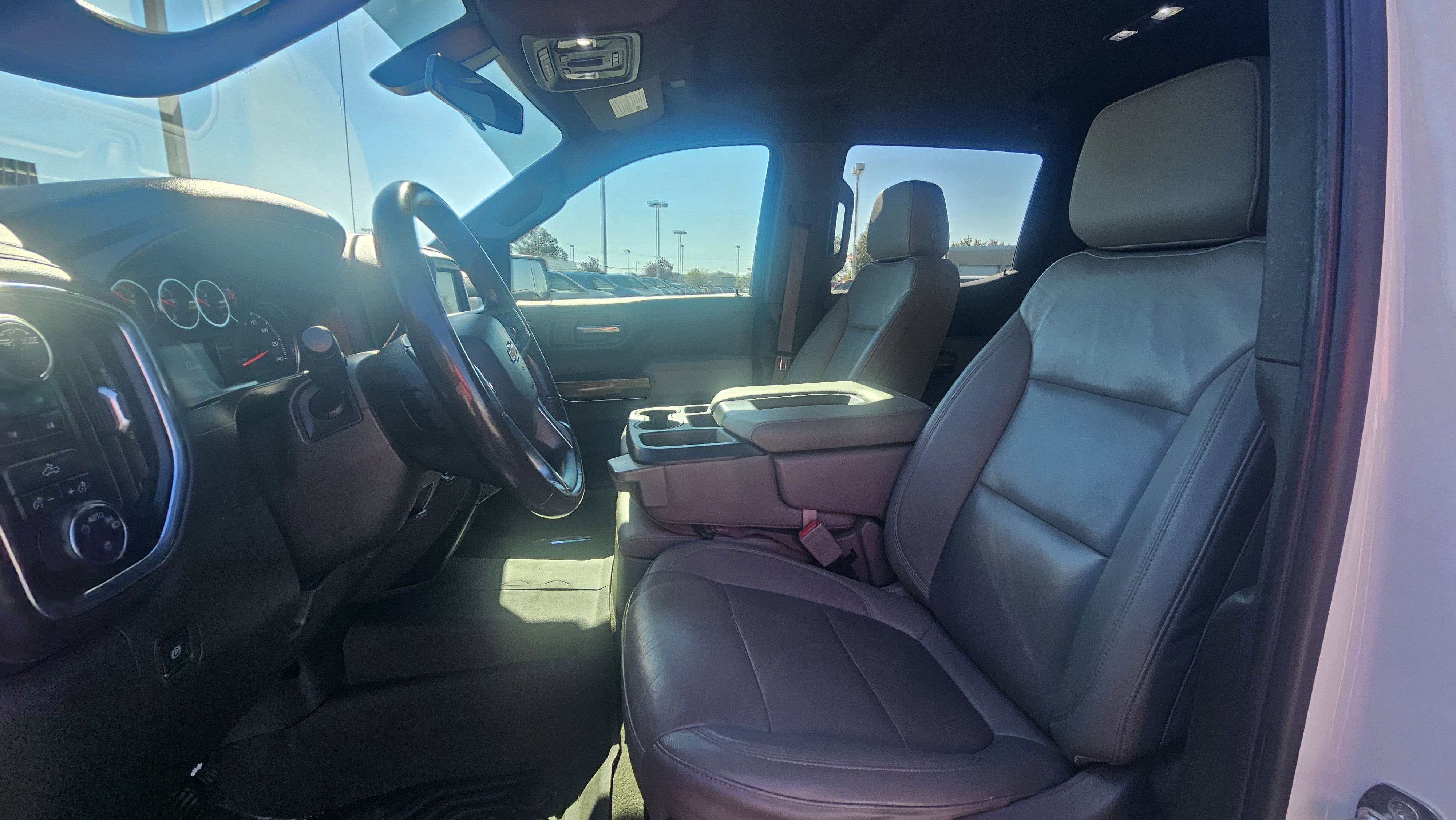 2021 Chevrolet Silverado 1500 LT photo 3