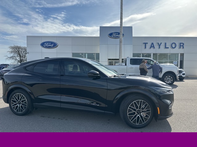 2025 Ford Mustang-Mach-e Premium's photo