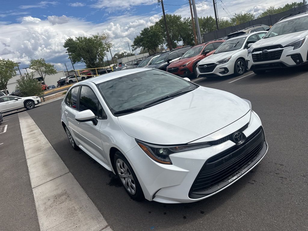 2023 Toyota Corolla LE photo 3