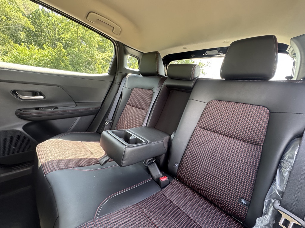 2025 Nissan Kicks SR photo 16