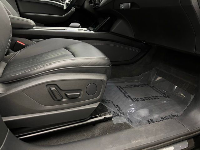 2023 Audi e-tron Premium photo 11
