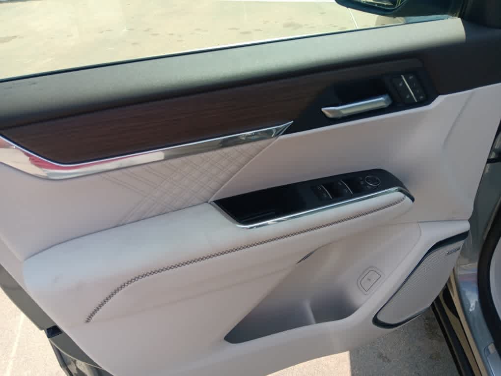 2026 Gmc Acadia Denali photo 5