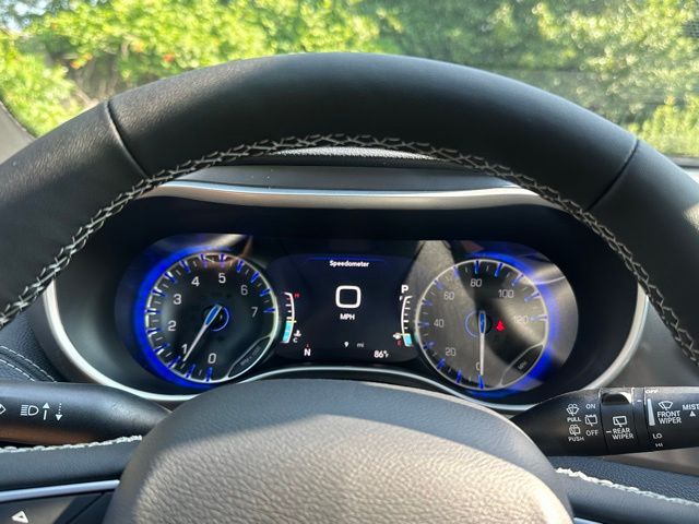 2025 Chrysler Pacifica photo 23