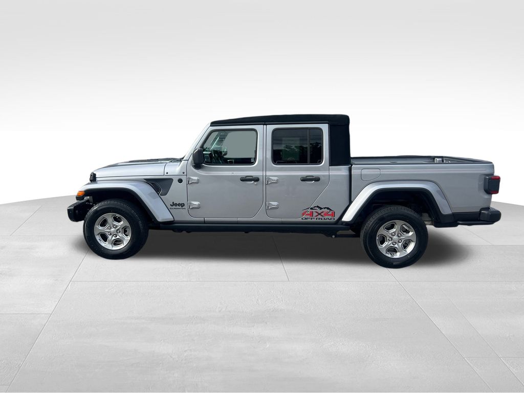 2021 Jeep Gladiator Sport photo 2