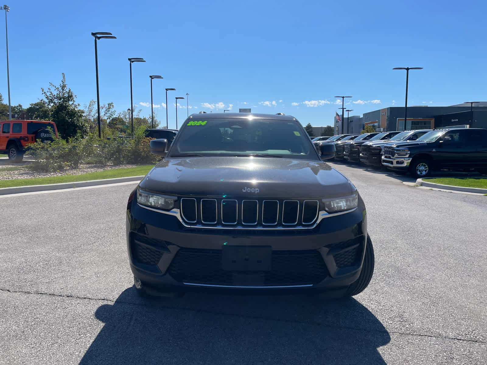 2024 Jeep Grand Cherokee Laredo photo 3