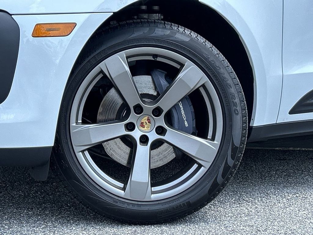 2025 Porsche Macan Base photo 14