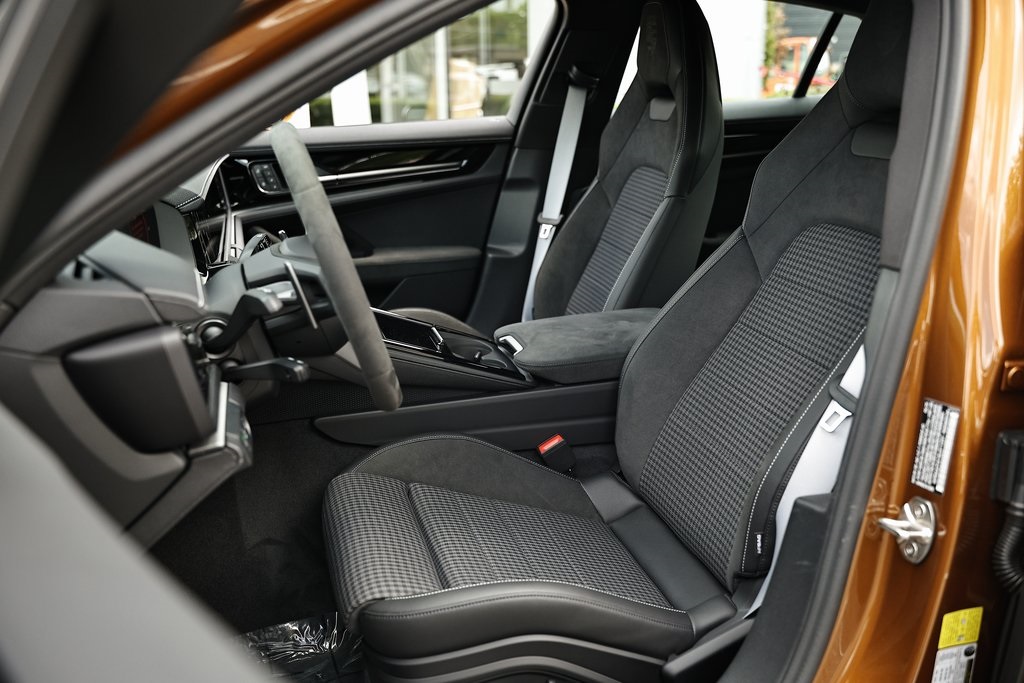 2025 Porsche Panamera 4 photo 5