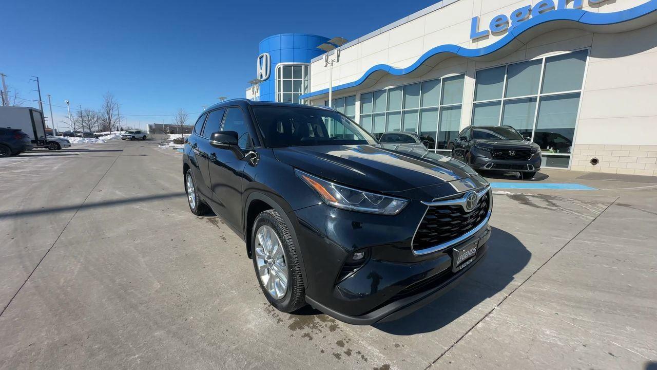 Used 2021 Toyota Highlander Limited with VIN 5TDDZRBH8MS147524 for sale in Kansas City