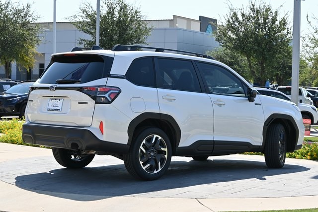 2025 Subaru Forester Premium photo 3