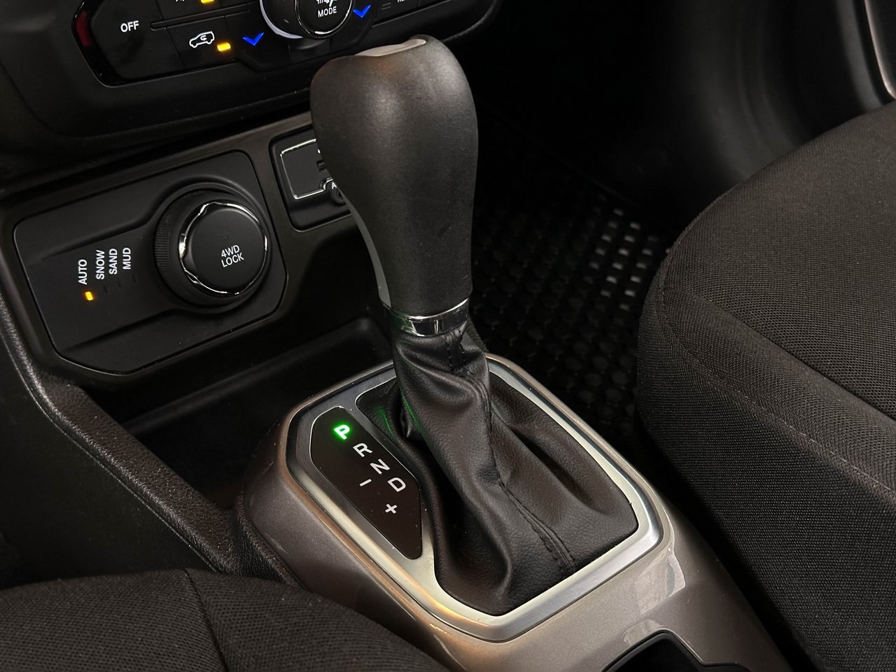 2022 Jeep Renegade Latitude photo 27