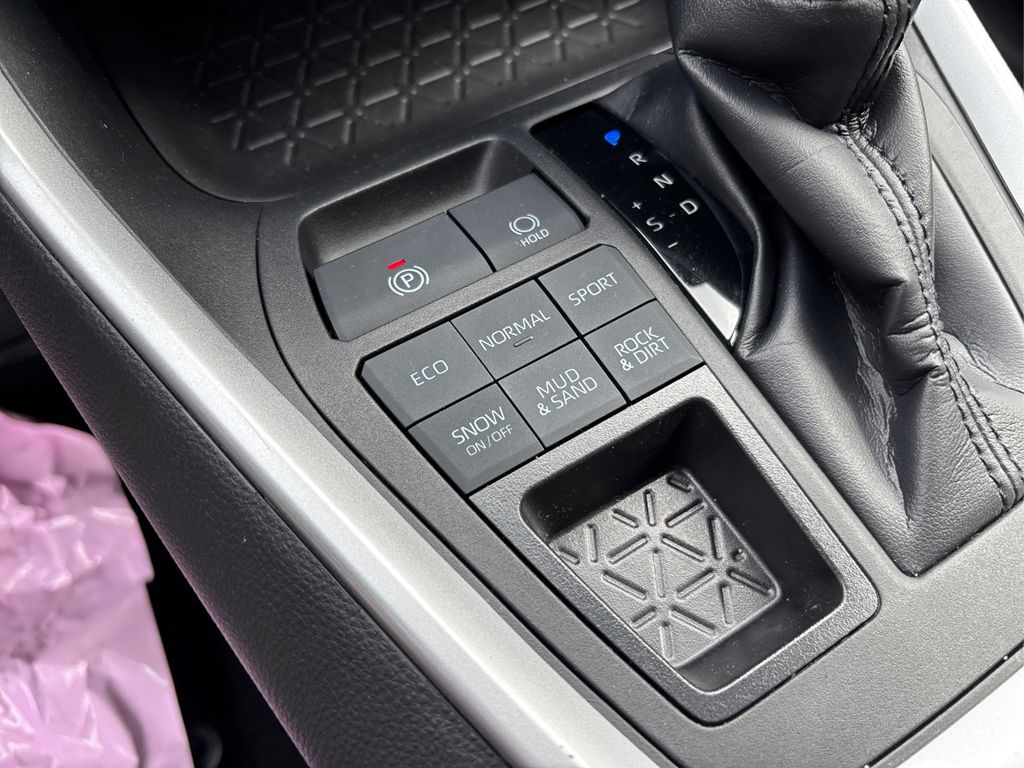 2022 Toyota RAV4 XLE photo 28