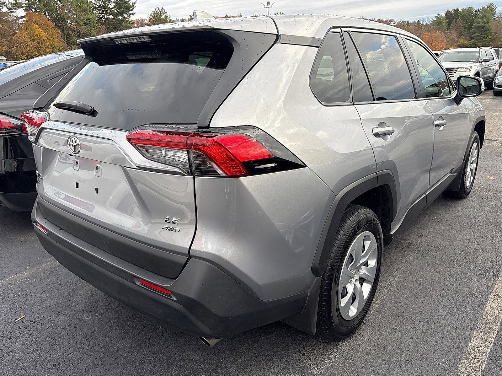 2022 Toyota RAV4 LE photo 4