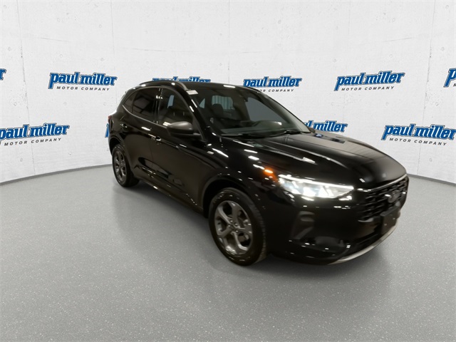 2023 Ford Escape ST-Line photo 2