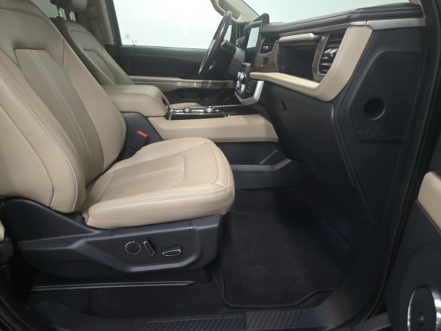 2024 Ford Expedition MAX Limited photo 3