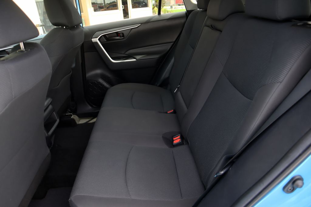 2020 Toyota RAV4 LE photo 20