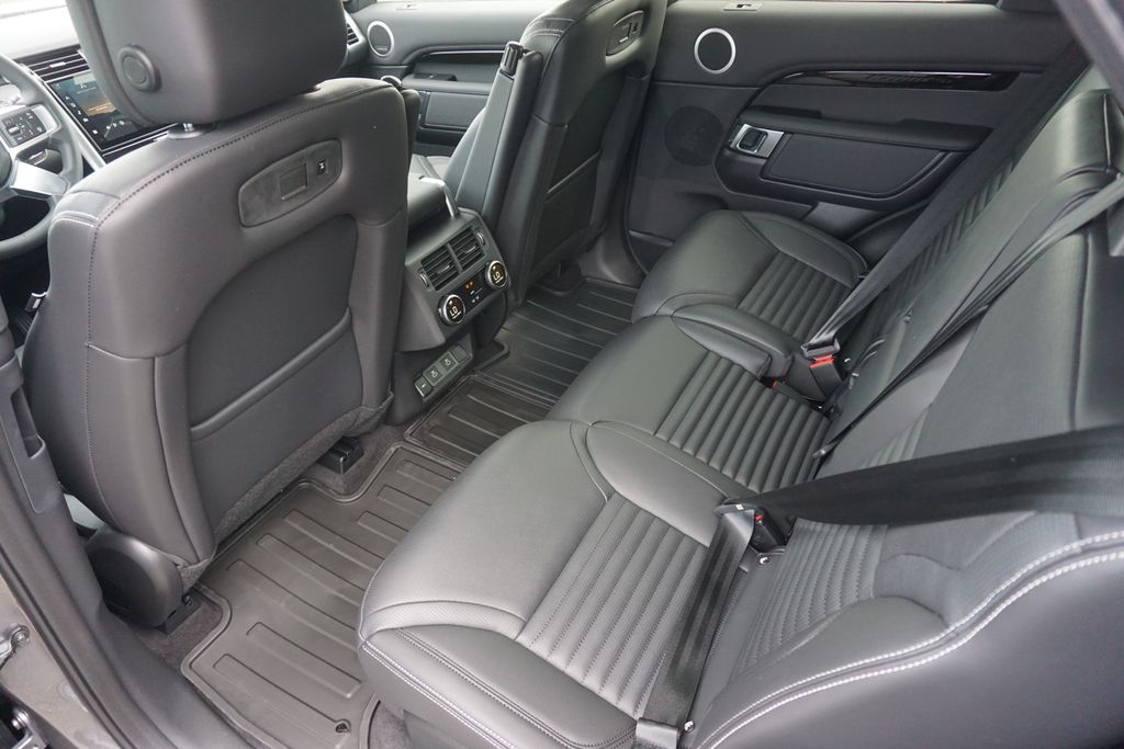 2025 Land Rover Discovery S photo 29