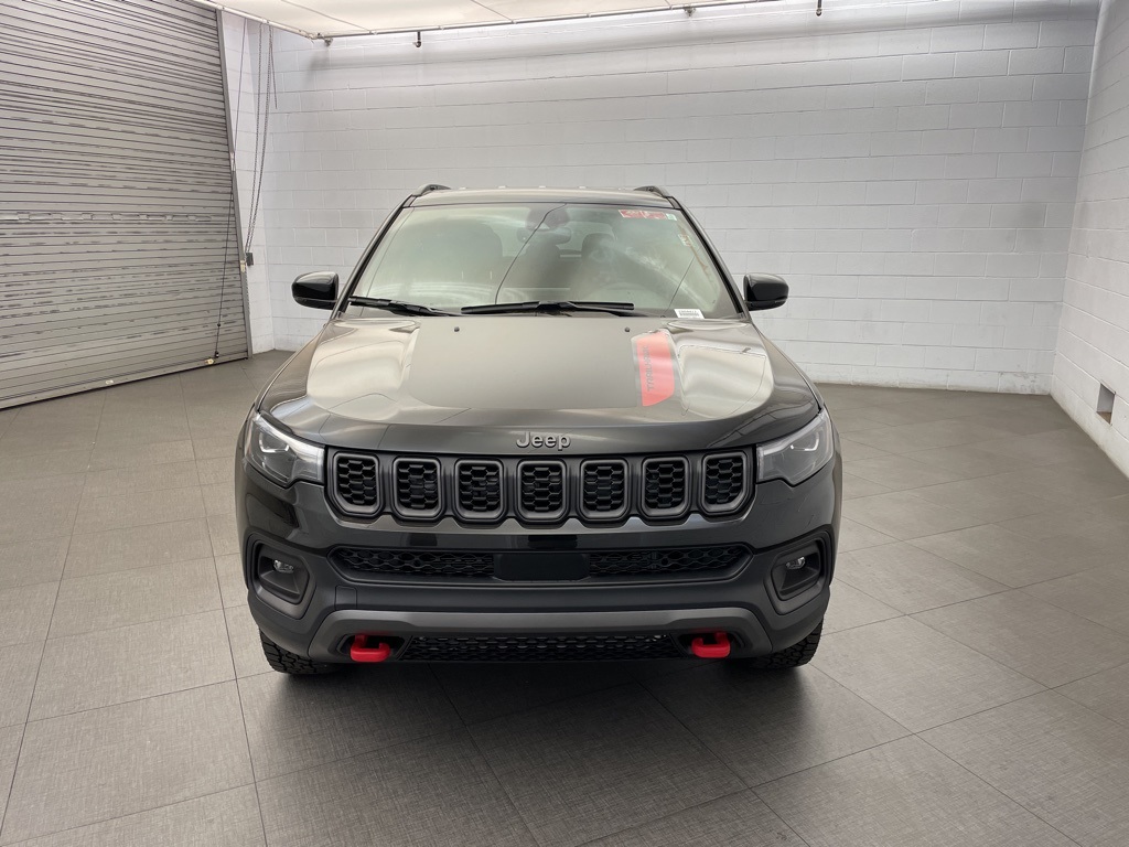 2025 Jeep Compass Trailhawk photo 2