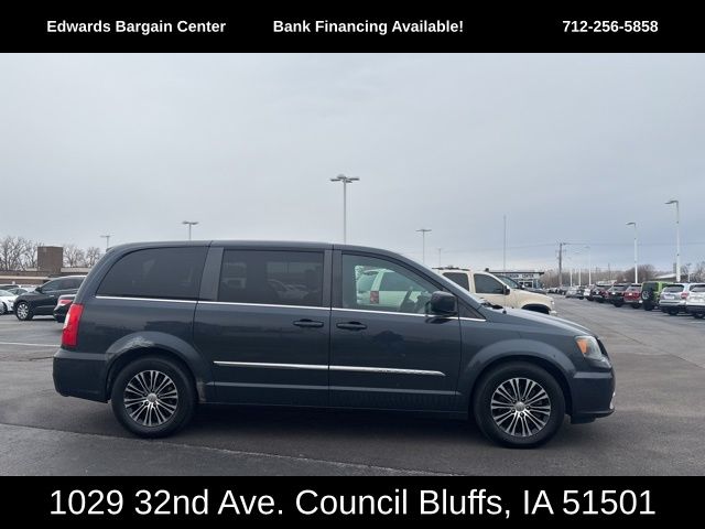 2014 Chrysler Town & Country S