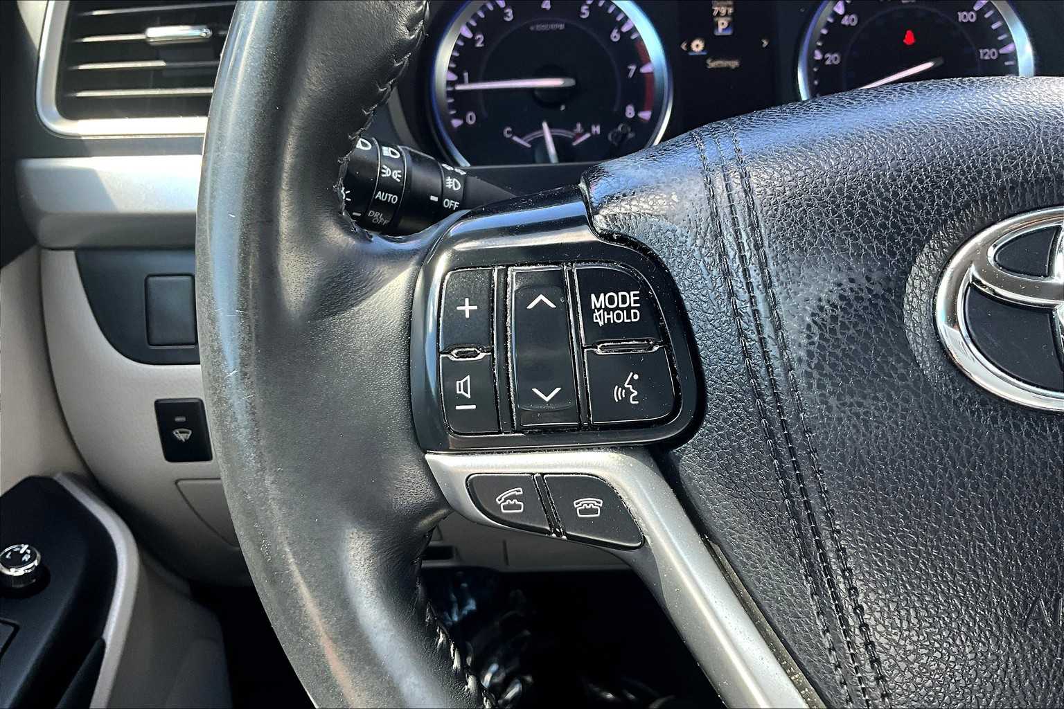 2015 Toyota Highlander Limited photo 23