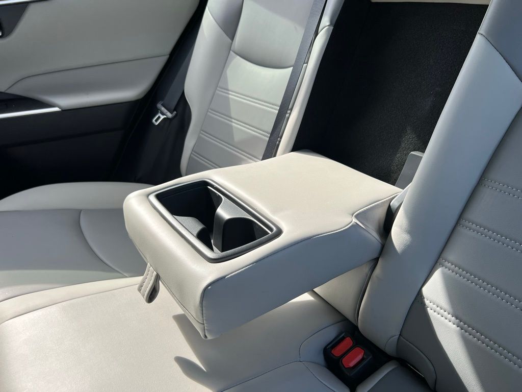 2023 Toyota RAV4 XLE Premium photo 36
