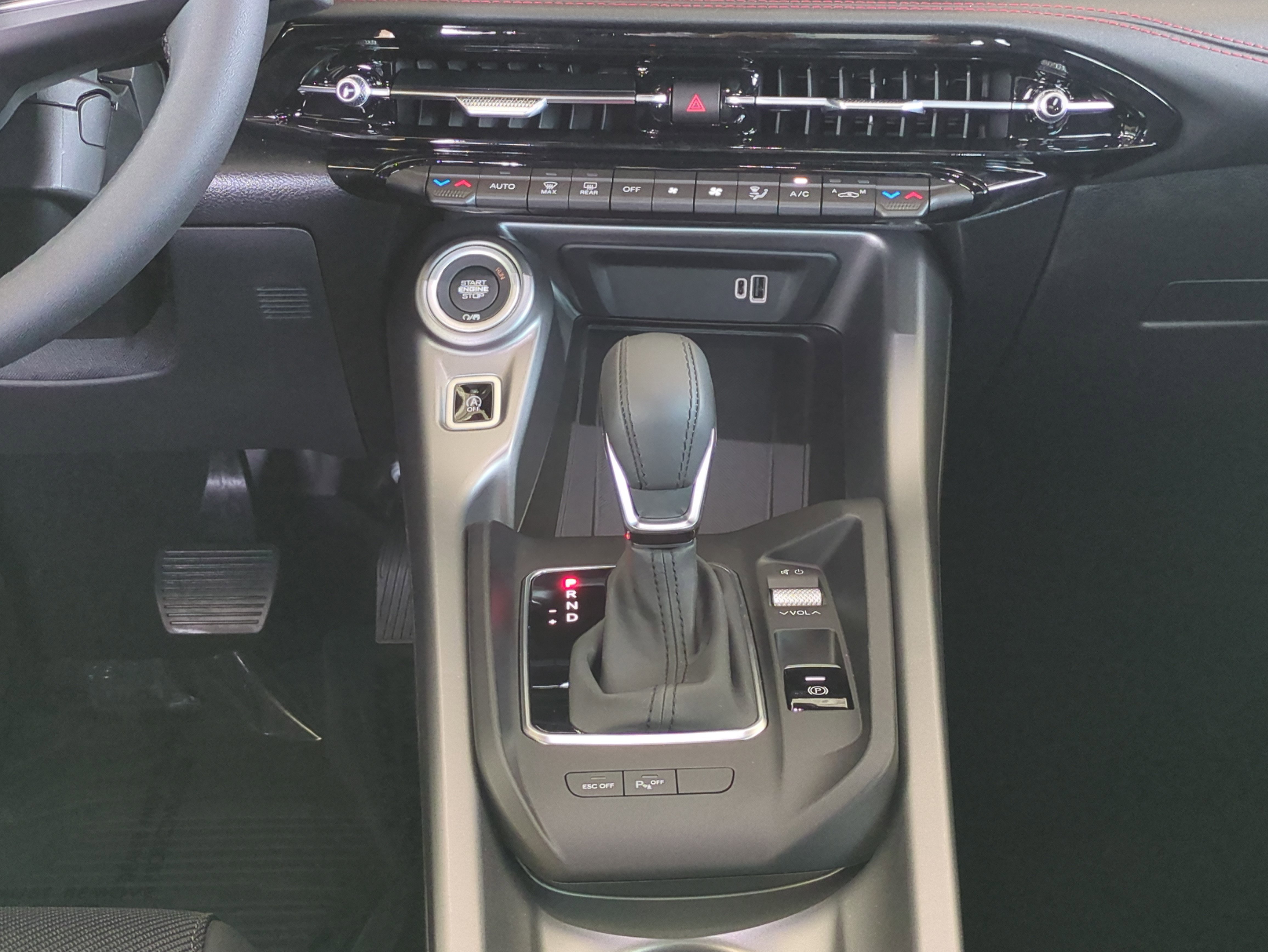 2025 Dodge Hornet GT photo 4