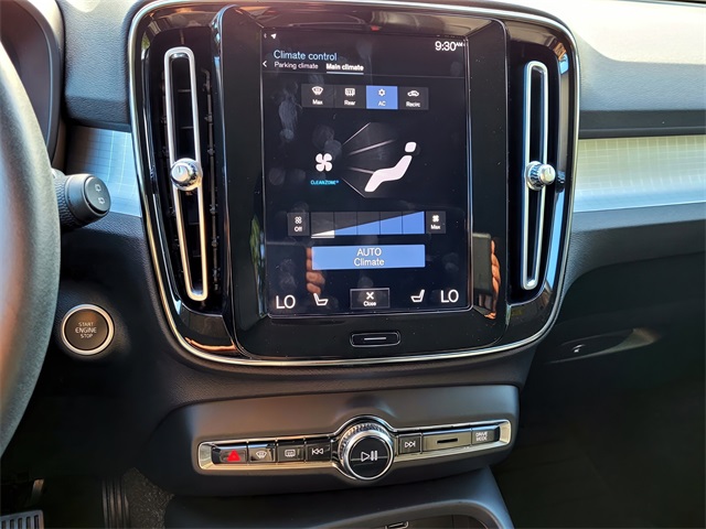 2021 Volvo XC40 Momentum photo 10