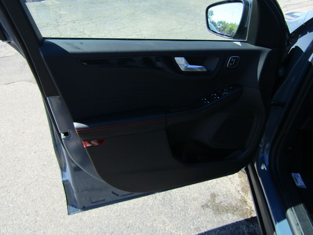 2025 Ford Escape ST-Line Select photo 13