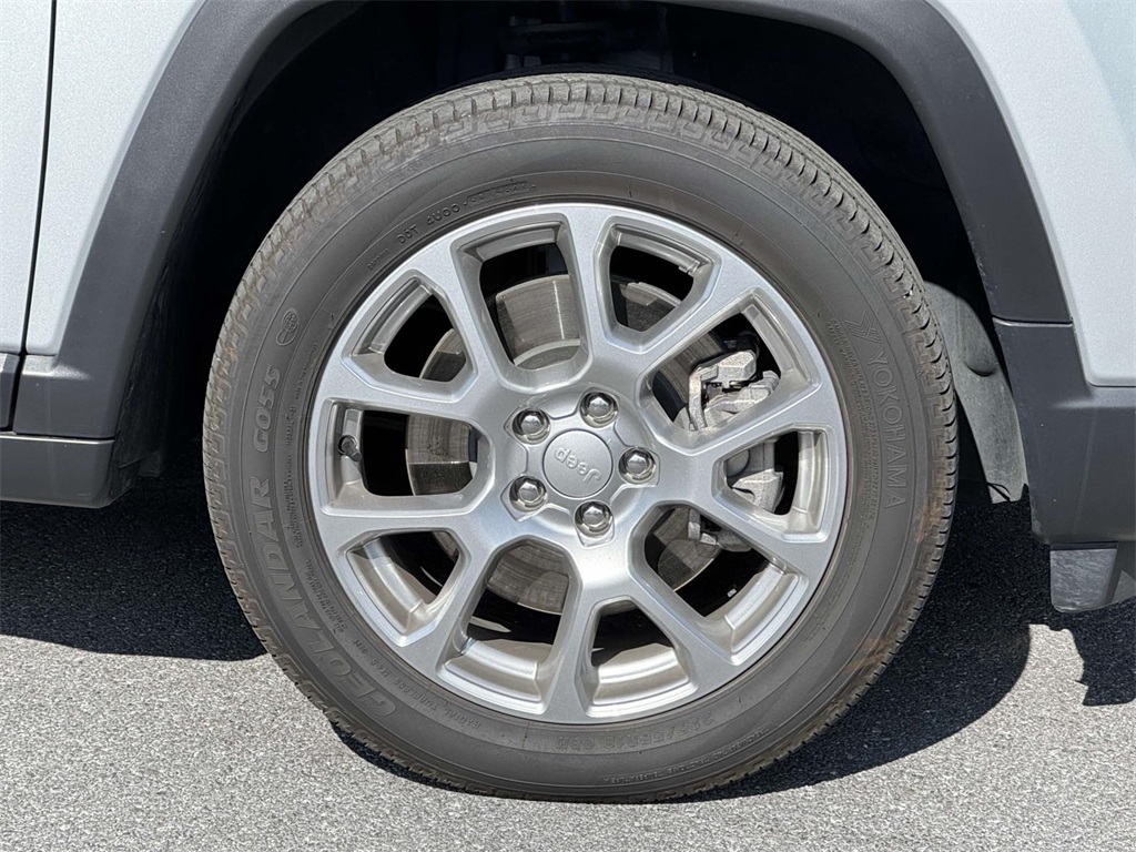 2024 Jeep Compass Latitude Lux photo 7